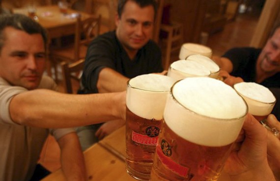В летний сезон продажи пива возрастают в 3-4 раза