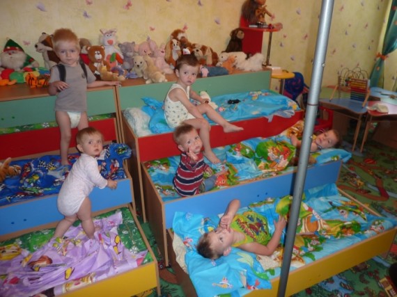 Обустройство спальных мест для детей в домашнем детском саду