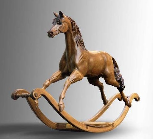 деревянная лошадка-качалка