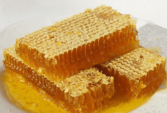 Мёд, неизвлечённый из сотов