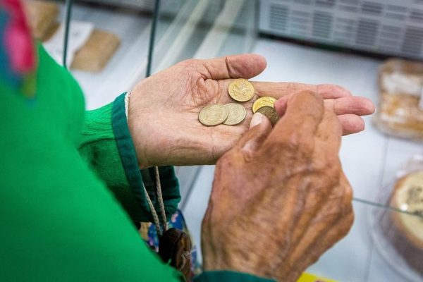 Пенсия работающим пенсионерам с 1 января 2022 года: будет ли повышение