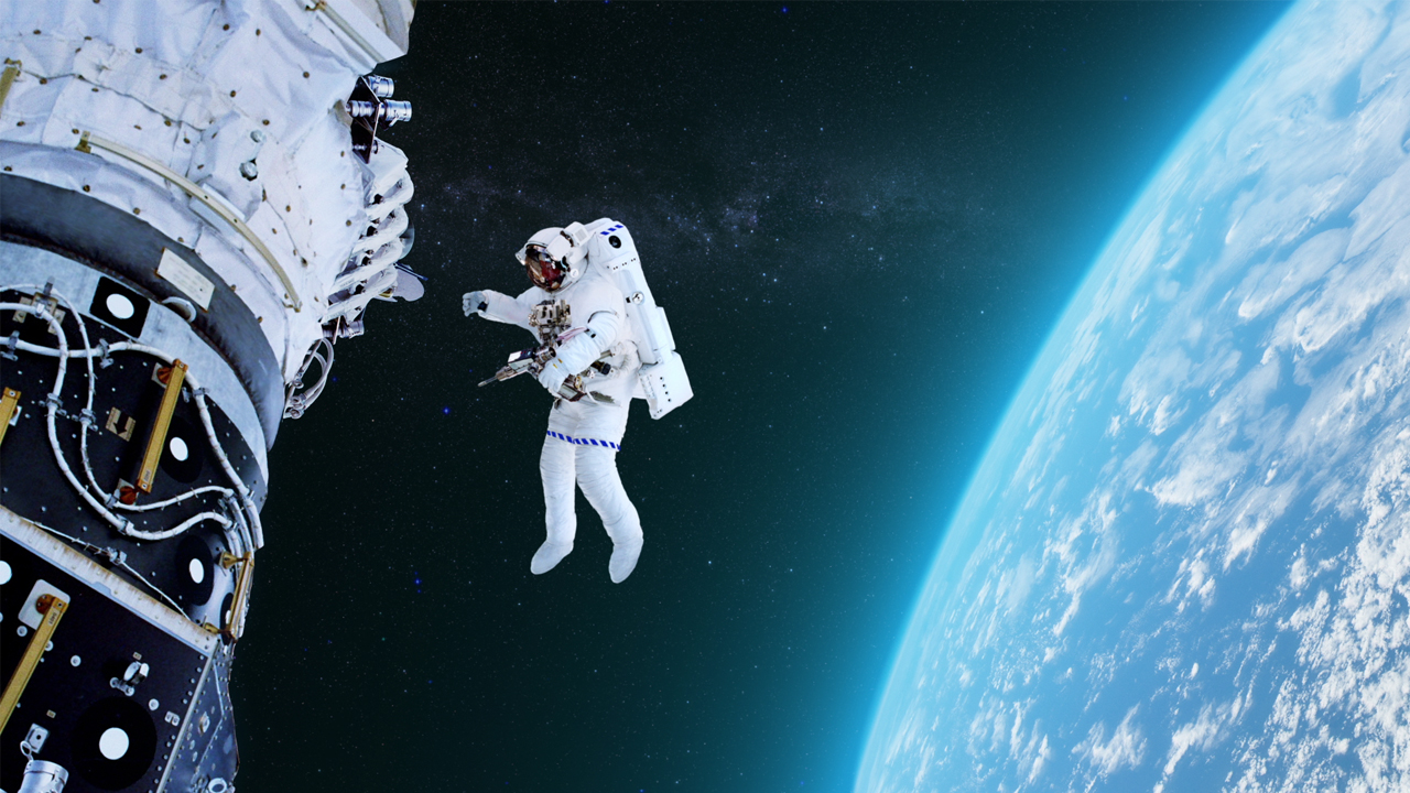 Сколько зарабатывает космонавт на земле и на орбите в 2022 году?