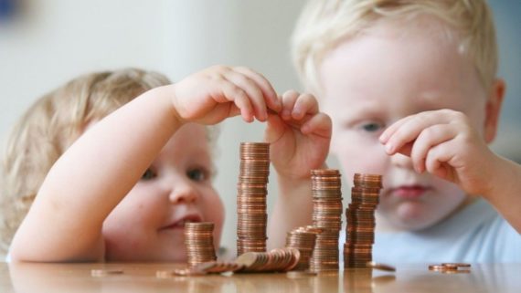 Пособие по уходу за ребенком до 1,5 лет в 2022 году: размер выплат