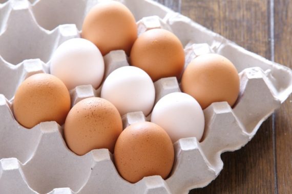 Белые или коричневые яйца - какие лучше покупать