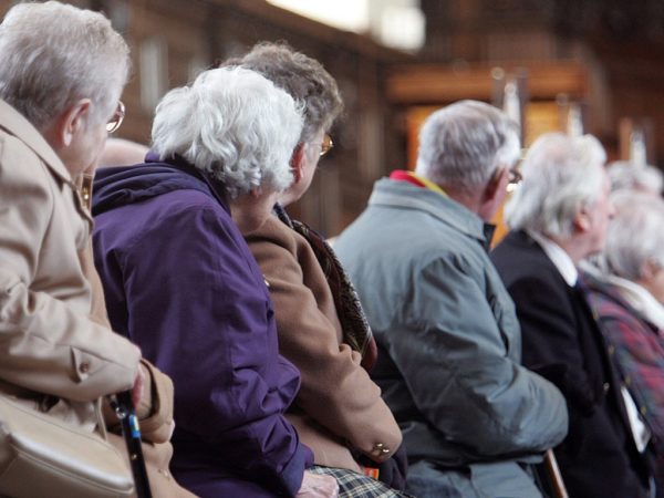 Кто умоляет поднять пенсионный возраст в России до 70 лет